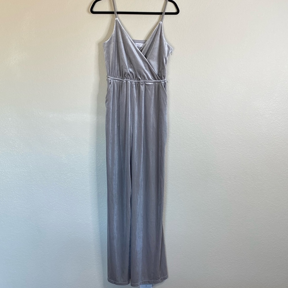 Ali & Jay velvet jumper women’s medium grey tank EUC